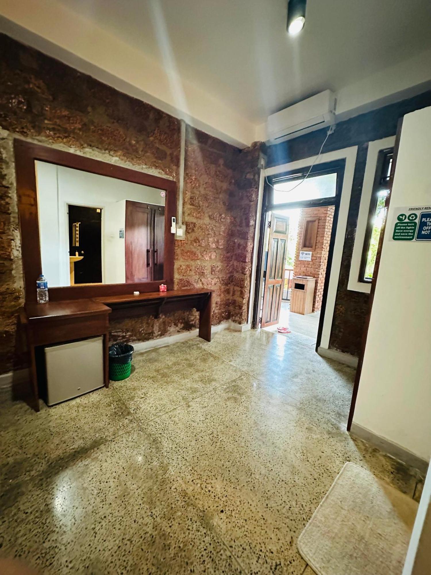 Lanka Bangla Inn Villas Restaurant & Travels Katunayaka Dış mekan fotoğraf