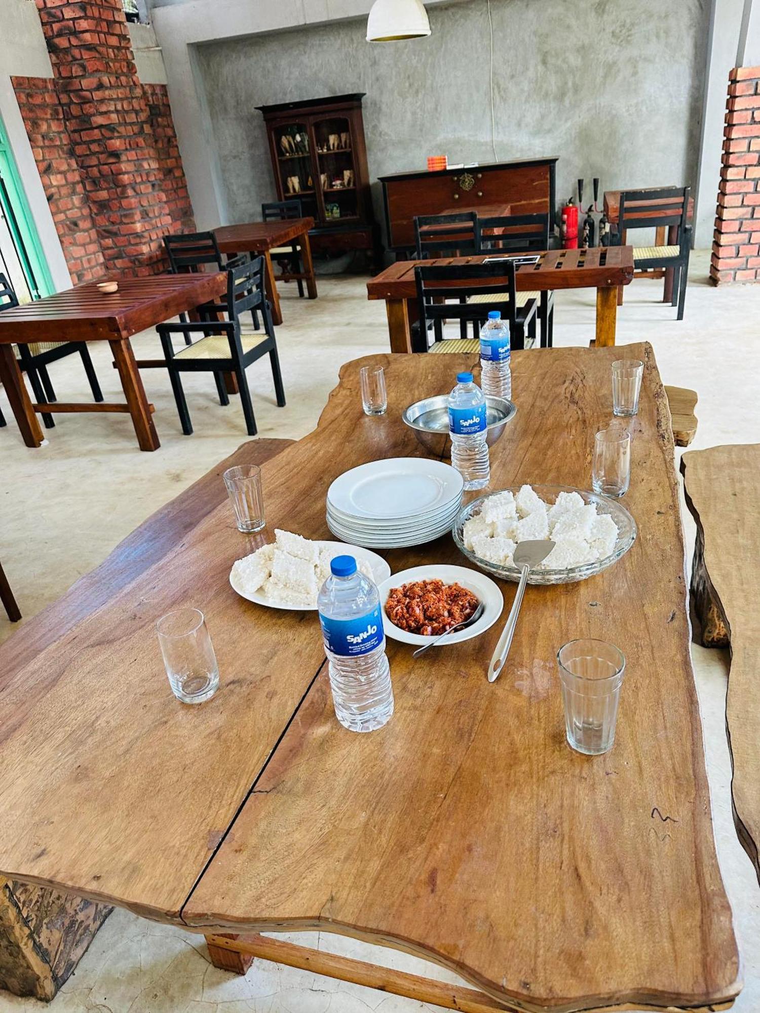Lanka Bangla Inn Villas Restaurant & Travels Katunayaka Dış mekan fotoğraf