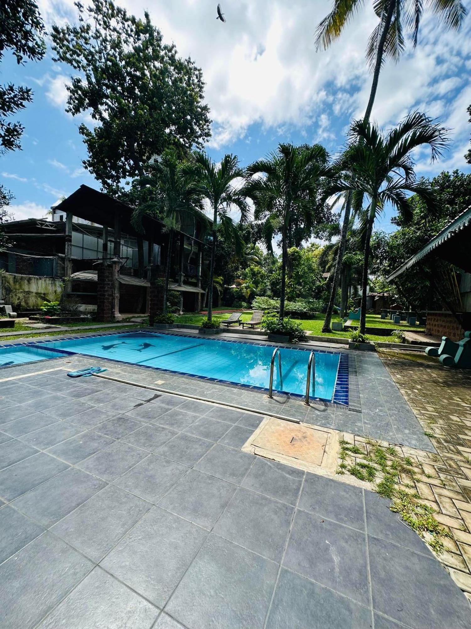 Lanka Bangla Inn Villas Restaurant & Travels Katunayaka Dış mekan fotoğraf