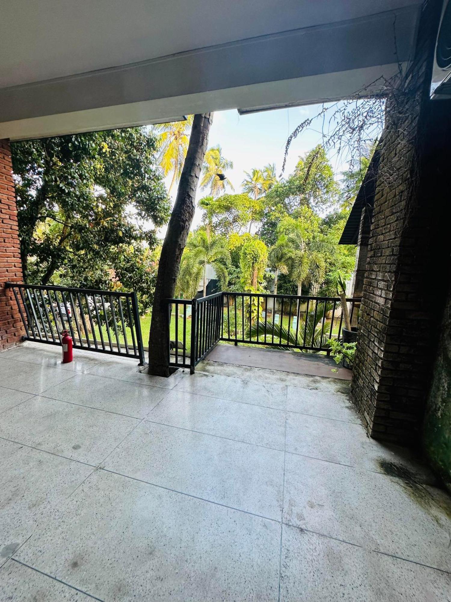 Lanka Bangla Inn Villas Restaurant & Travels Katunayaka Dış mekan fotoğraf