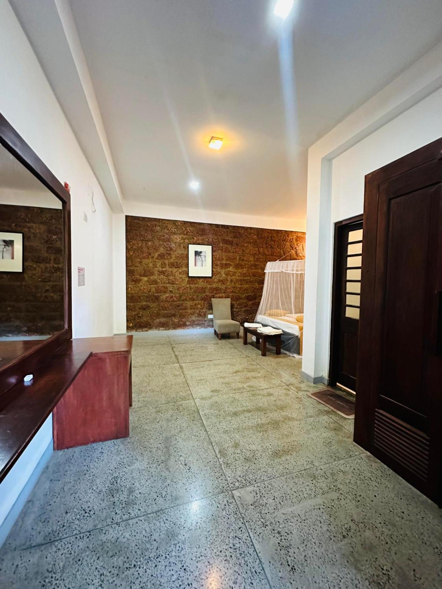Lanka Bangla Inn Villas Restaurant & Travels Katunayaka Dış mekan fotoğraf