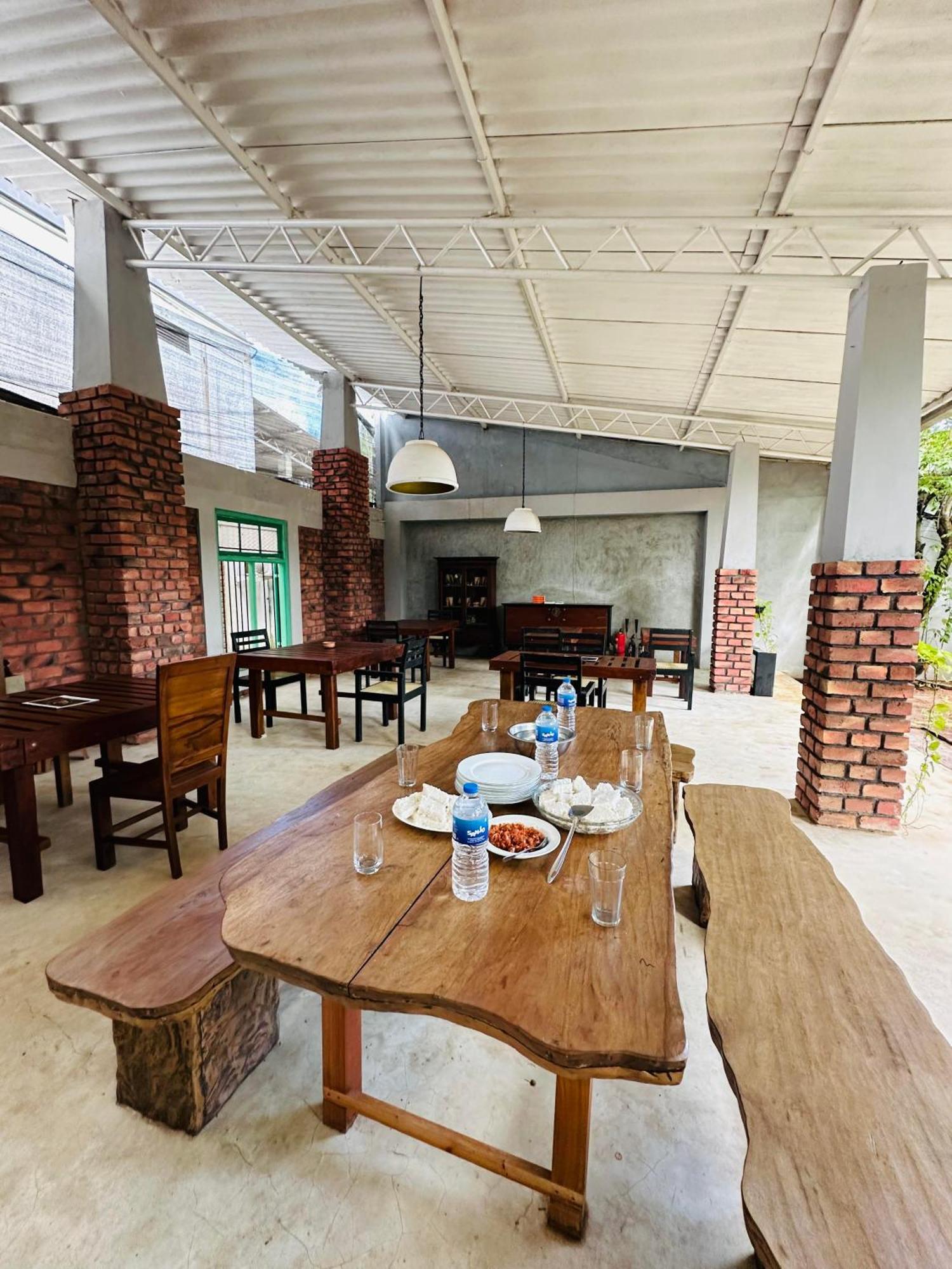 Lanka Bangla Inn Villas Restaurant & Travels Katunayaka Dış mekan fotoğraf