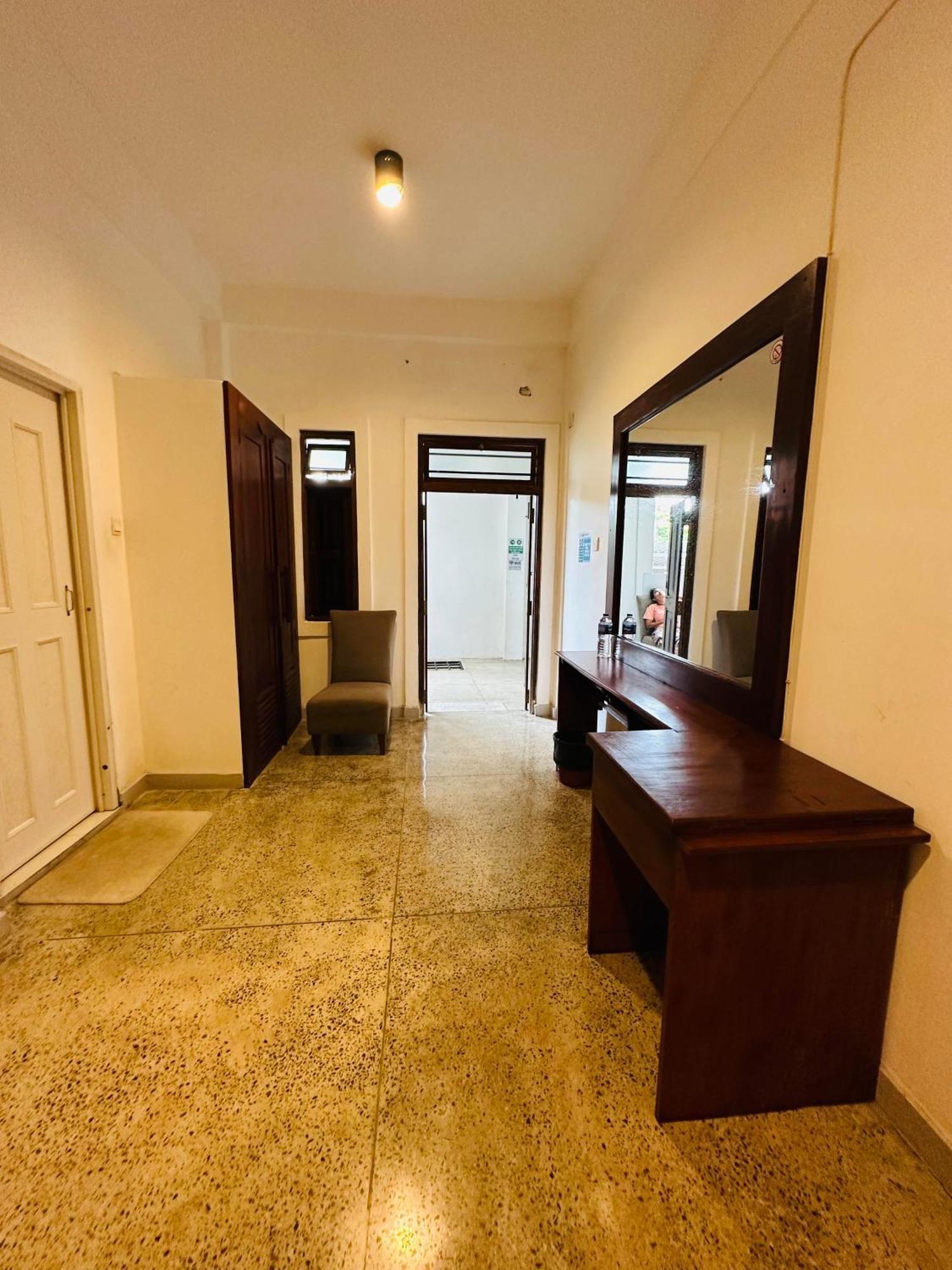 Lanka Bangla Inn Villas Restaurant & Travels Katunayaka Dış mekan fotoğraf