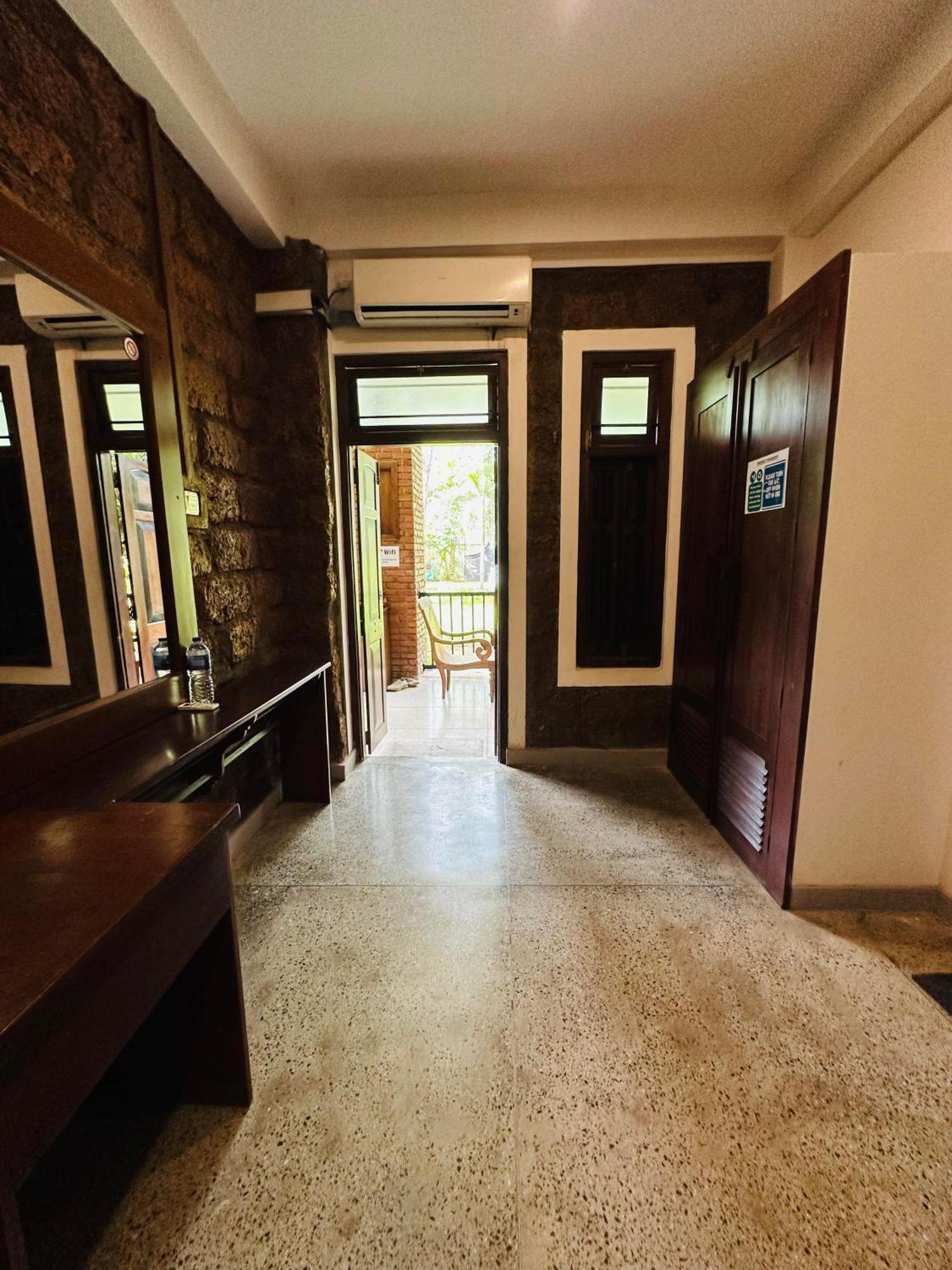 Lanka Bangla Inn Villas Restaurant & Travels Katunayaka Dış mekan fotoğraf