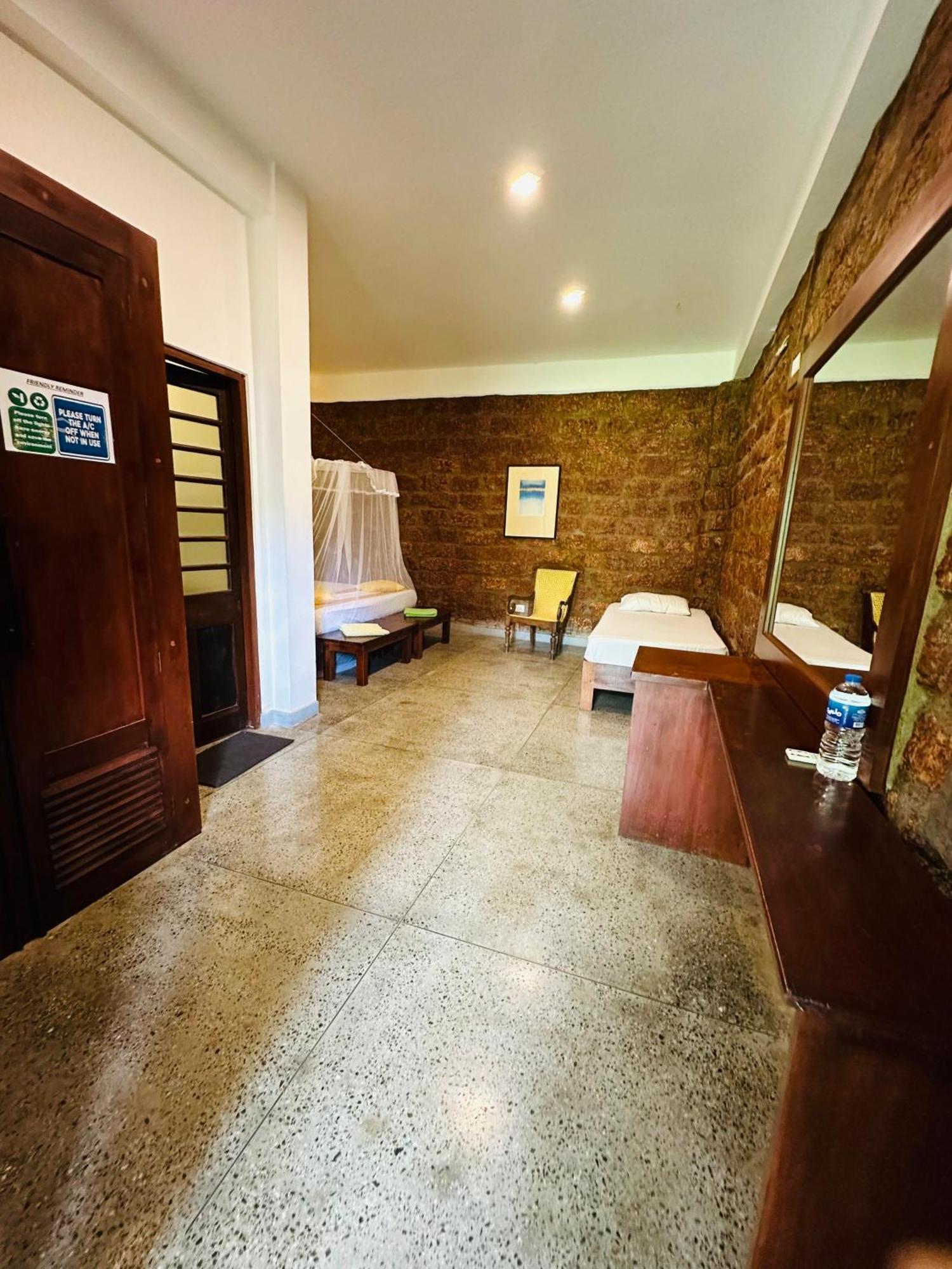 Lanka Bangla Inn Villas Restaurant & Travels Katunayaka Dış mekan fotoğraf