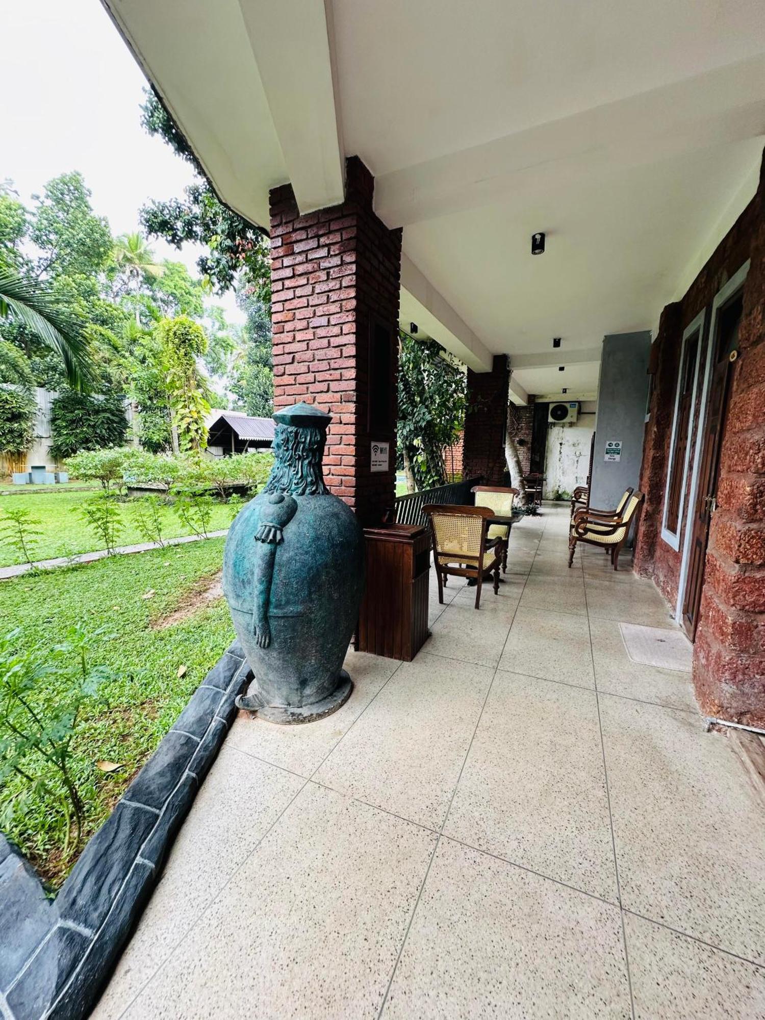 Lanka Bangla Inn Villas Restaurant & Travels Katunayaka Dış mekan fotoğraf