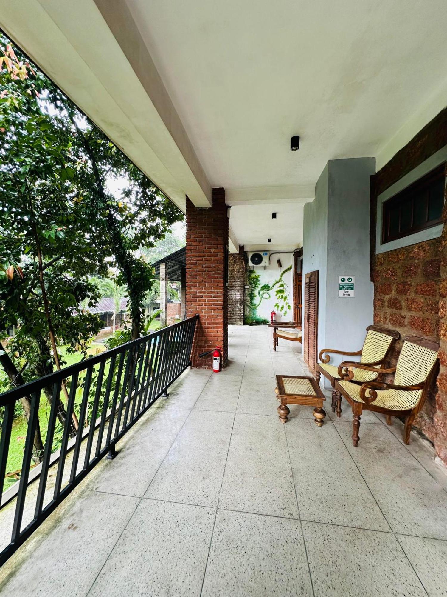 Lanka Bangla Inn Villas Restaurant & Travels Katunayaka Dış mekan fotoğraf