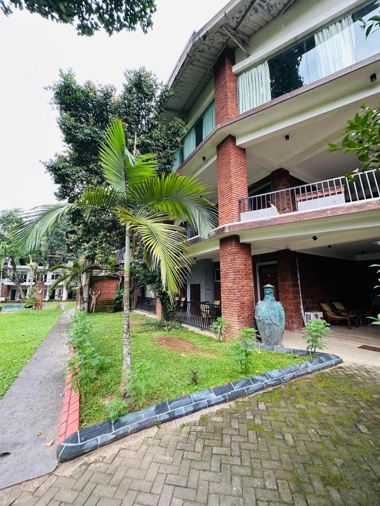 Lanka Bangla Inn Villas Restaurant & Travels Katunayaka Dış mekan fotoğraf