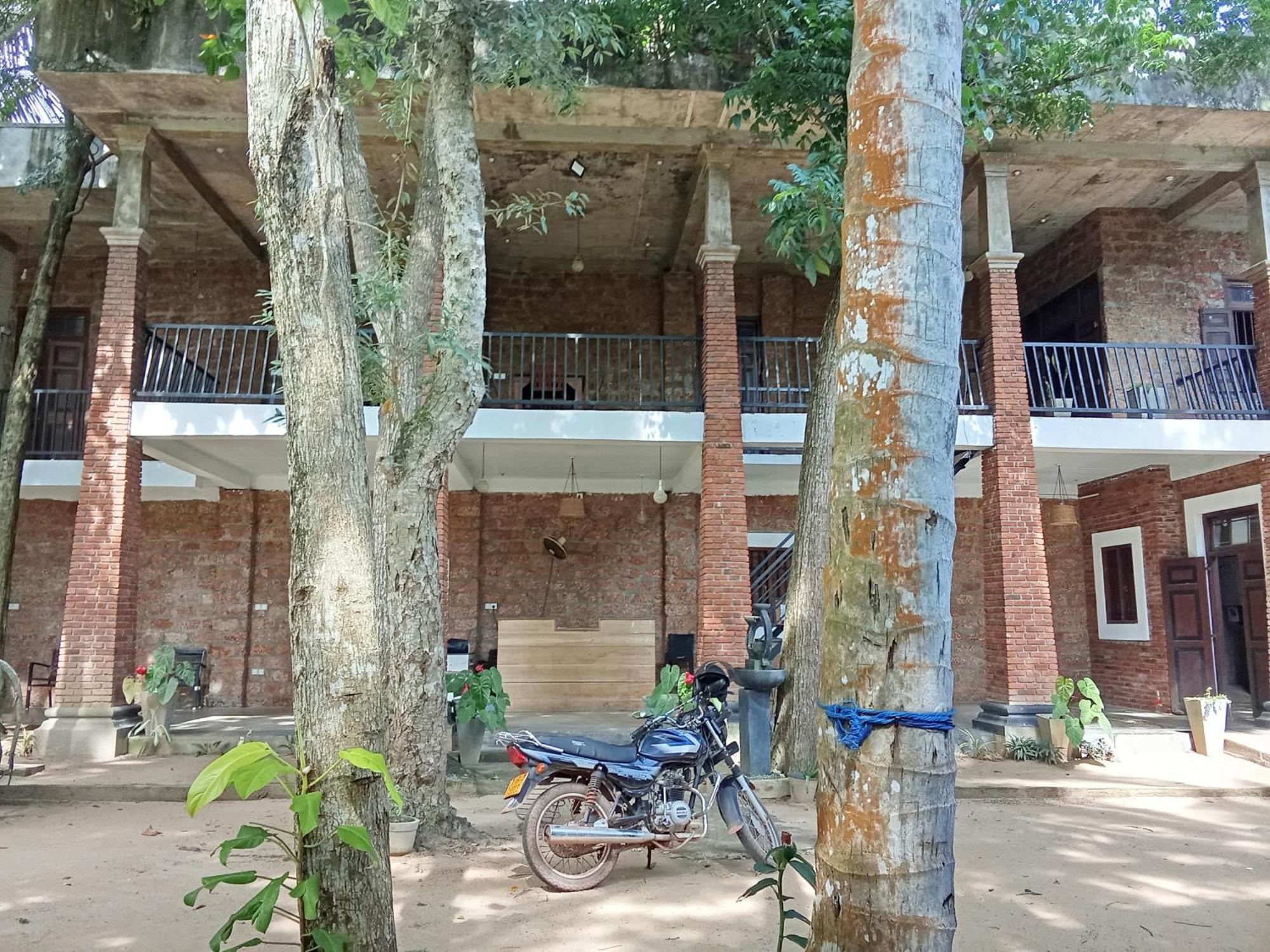 Lanka Bangla Inn Villas Restaurant & Travels Katunayaka Dış mekan fotoğraf